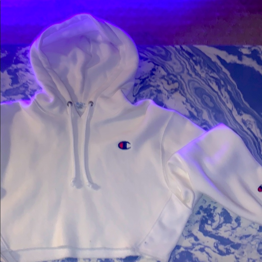 White cropped champion hoodie
